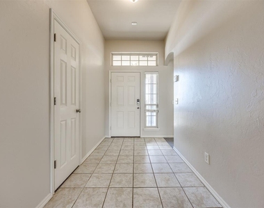 312 Lone Oak Drive - Photo Thumbnail 8