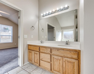 312 Lone Oak Drive - Photo Thumbnail 38