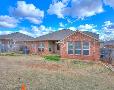 312 Lone Oak Drive - Photo Thumbnail 5
