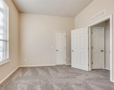 312 Lone Oak Drive - Photo Thumbnail 16