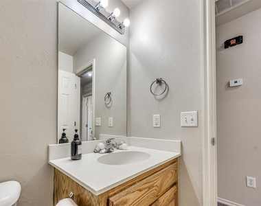 312 Lone Oak Drive - Photo Thumbnail 11