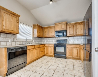 312 Lone Oak Drive - Photo Thumbnail 25