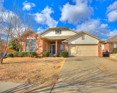 312 Lone Oak Drive - Photo Thumbnail 1