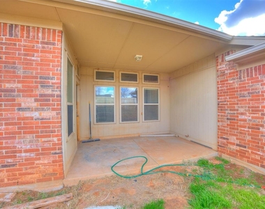 312 Lone Oak Drive - Photo Thumbnail 4