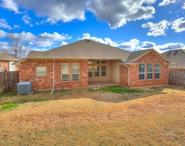 312 Lone Oak Drive - Photo Thumbnail 6