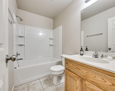 312 Lone Oak Drive - Photo Thumbnail 9