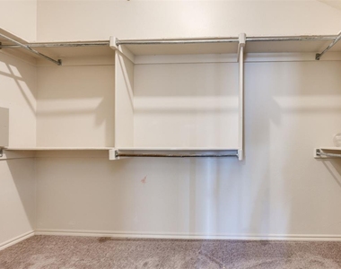312 Lone Oak Drive - Photo Thumbnail 40