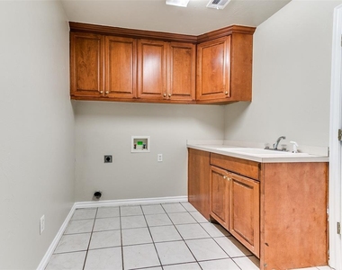 15524 Swallowtail Road - Photo Thumbnail 26