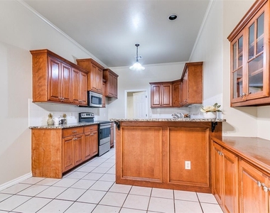15524 Swallowtail Road - Photo Thumbnail 10