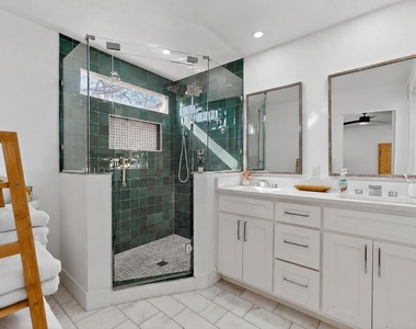 5911 E Grand Avenue - Photo Thumbnail 4