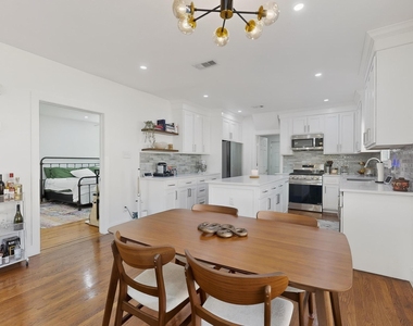 5911 E Grand Avenue - Photo Thumbnail 9