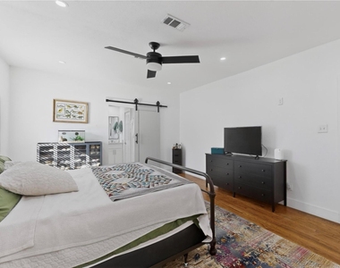 5911 E Grand Avenue - Photo Thumbnail 16