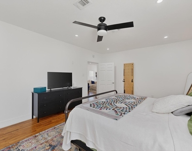 5911 E Grand Avenue - Photo Thumbnail 18