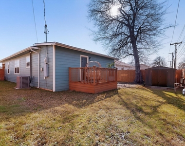 5911 E Grand Avenue - Photo Thumbnail 7