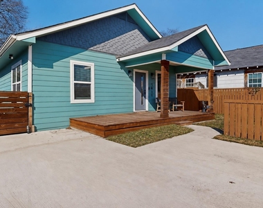 5911 E Grand Avenue - Photo Thumbnail 8