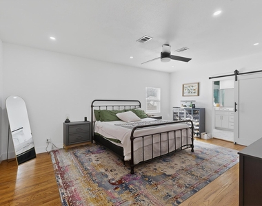 5911 E Grand Avenue - Photo Thumbnail 3