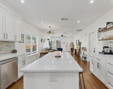 5911 E Grand Avenue - Photo Thumbnail 2
