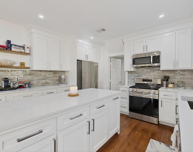 5911 E Grand Avenue - Photo Thumbnail 11