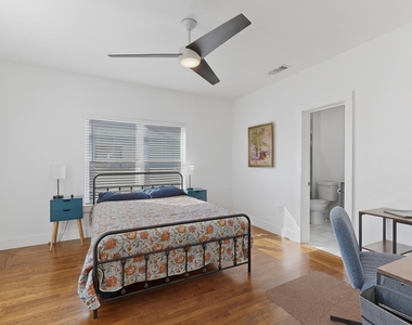 5911 E Grand Avenue - Photo Thumbnail 14