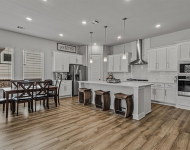 2209 Sunset Boulevard - Photo Thumbnail 11
