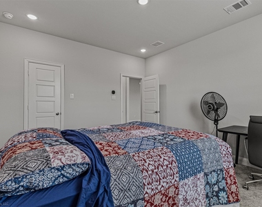 2209 Sunset Boulevard - Photo Thumbnail 29