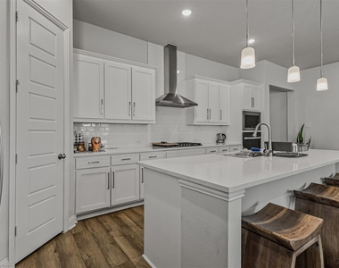 2209 Sunset Boulevard - Photo Thumbnail 13
