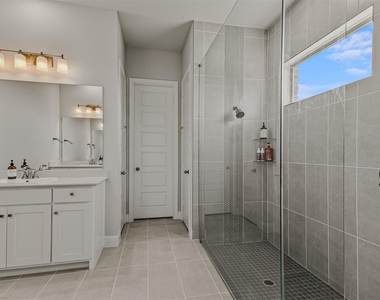 2209 Sunset Boulevard - Photo Thumbnail 17