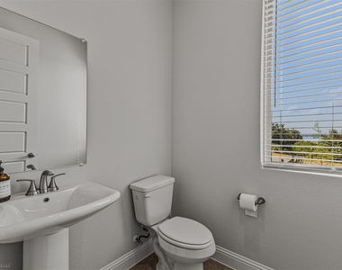 2209 Sunset Boulevard - Photo Thumbnail 21