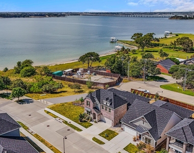 2209 Sunset Boulevard - Photo Thumbnail 1