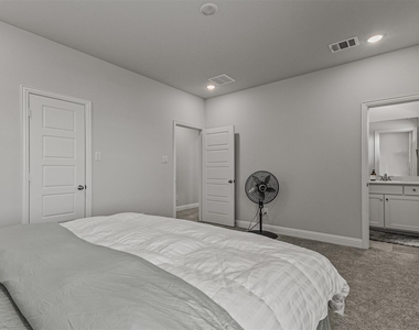 2209 Sunset Boulevard - Photo Thumbnail 31
