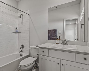 2209 Sunset Boulevard - Photo Thumbnail 32
