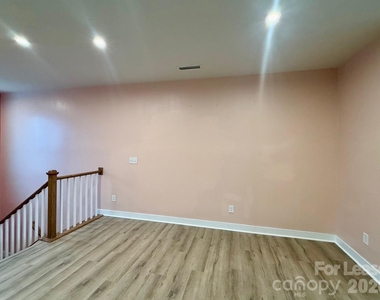 928 Portrush Lane - Photo Thumbnail 4