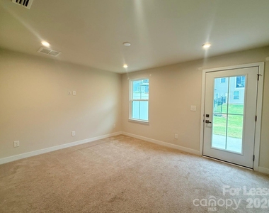 928 Portrush Lane - Photo Thumbnail 11