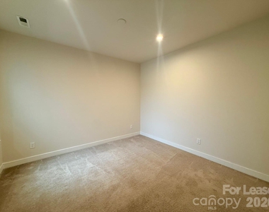 928 Portrush Lane - Photo Thumbnail 15