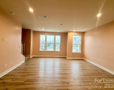 928 Portrush Lane - Photo Thumbnail 5