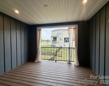 928 Portrush Lane - Photo Thumbnail 18