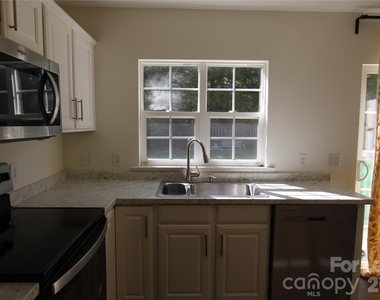 11118 Cypress View Drive - Photo Thumbnail 8