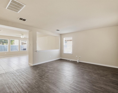 1159 Tomahawk Drive - Photo Thumbnail 2