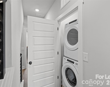 547 W Tremont Avenue - Photo Thumbnail 19