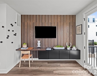 547 W Tremont Avenue - Photo Thumbnail 4