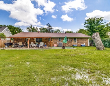 809 Beech Street - Photo Thumbnail 26