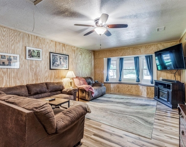 809 Beech Street - Photo Thumbnail 5