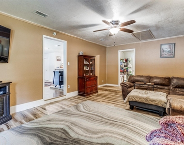 809 Beech Street - Photo Thumbnail 6
