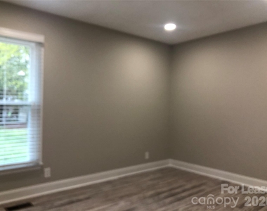 204 Moritz Road - Photo Thumbnail 7