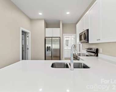 612 Poplar Avenue - Photo Thumbnail 7