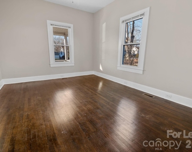 612 Poplar Avenue - Photo Thumbnail 9