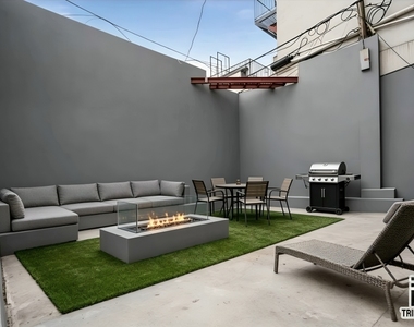 92 Manhattan Avenue - Photo Thumbnail 2
