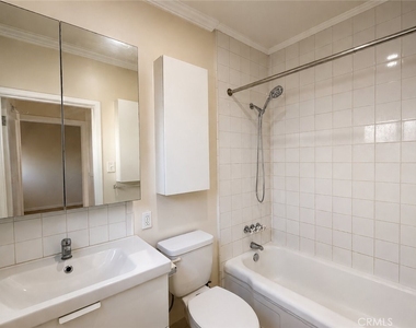 889 N Oakland - Photo Thumbnail 12