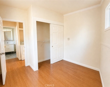 889 N Oakland - Photo Thumbnail 11