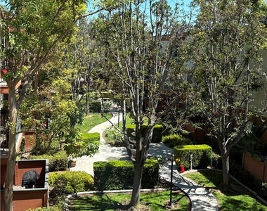 400 N Acacia - Photo Thumbnail 7